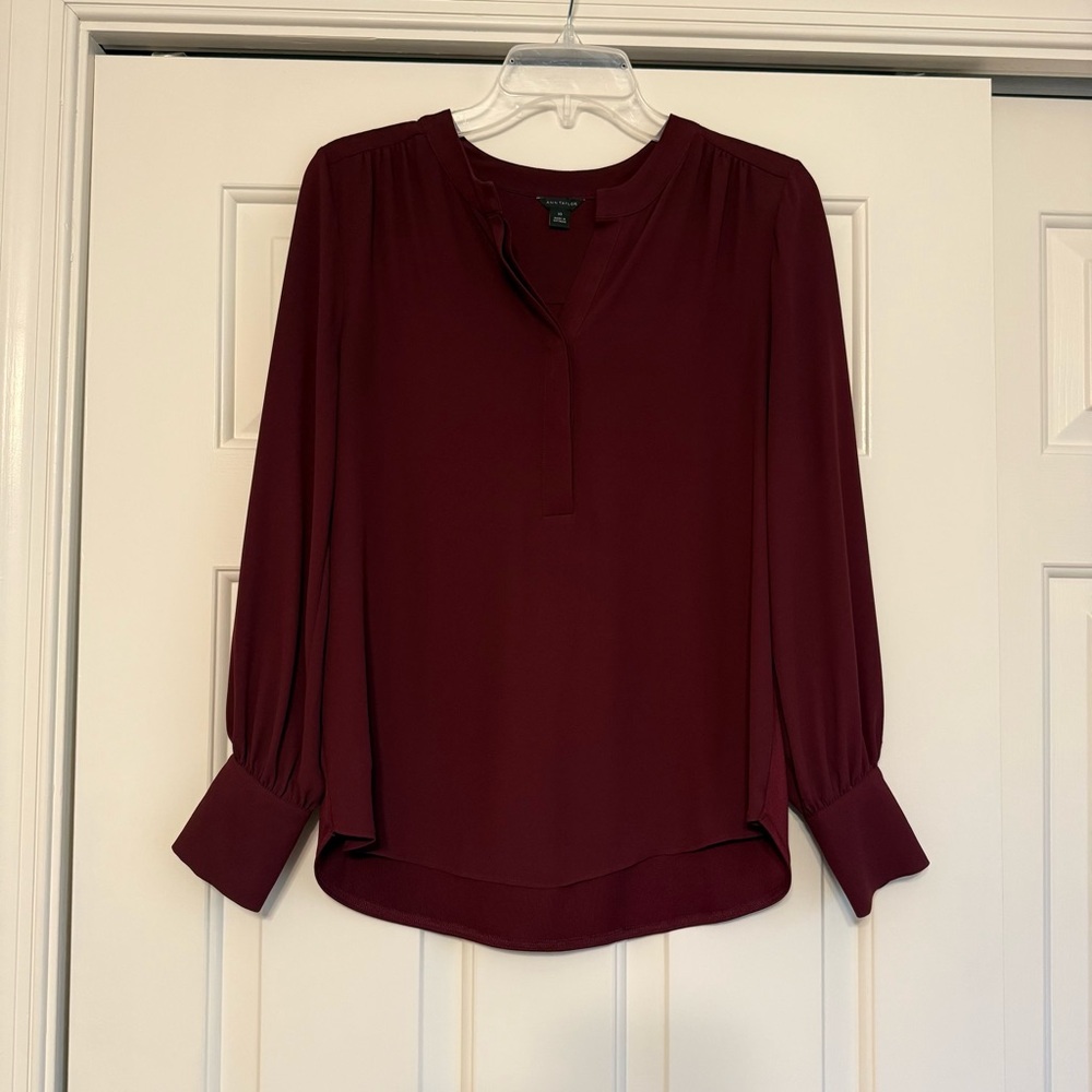 Ann Taylor Women's Burgundy Purple Long-Sleeve V-Neck Blouse Top XS Woven Knit